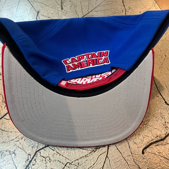 MARVELS CAPTAIN AMERICA SNAPBACK HAT. BRAND NEW. ONE SIZE FITS ALL - Picture 4 of 8